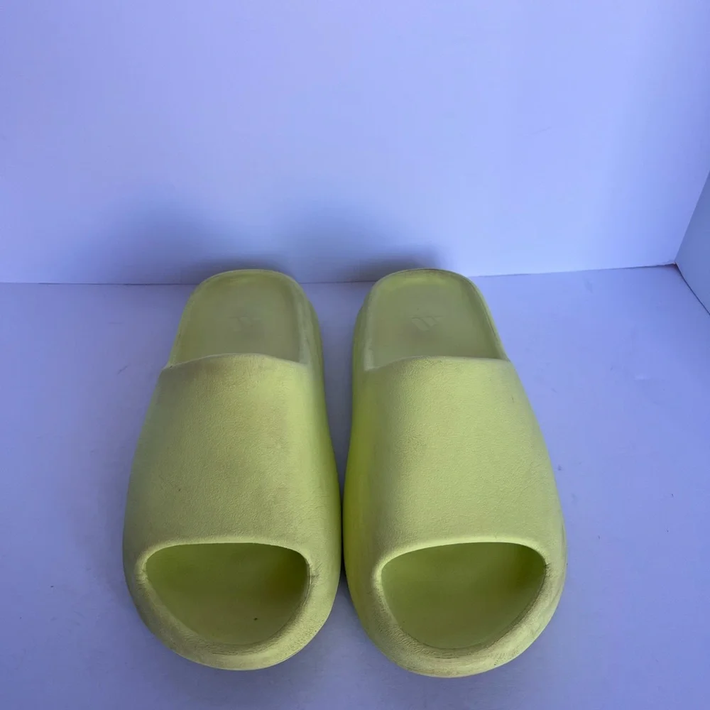Yeezy Slides‎ in Neon Yellow